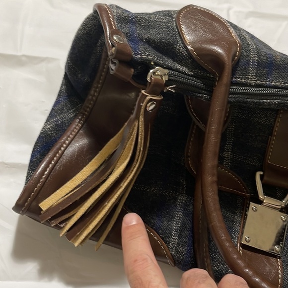 Awesome bag for Fall! Blue, grey & charcoal pattern with accent of brown leather - Picture 9 of 11